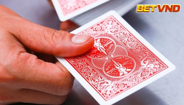 Chia bài bịp trong phỏm